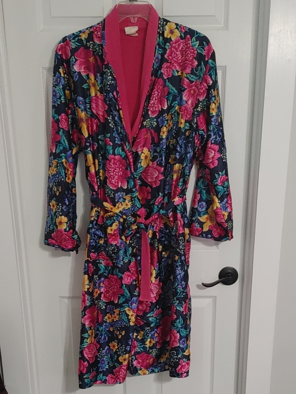 Vintage Adonna Silky Floral & Pink Plush Bath Robe Measures Lg-XL